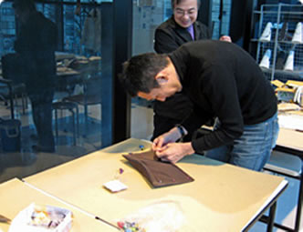 革バック作成風景